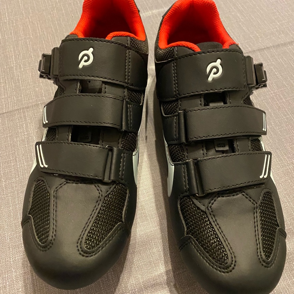 New worn once Peloton Delta clips cycling shoes!